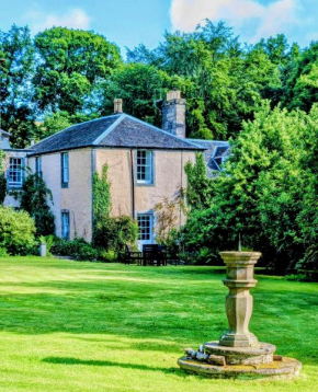 Powis House Mid Cottage
